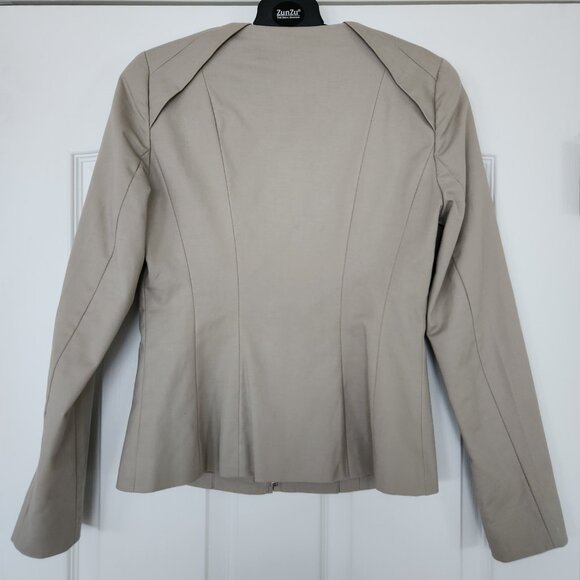 Tahari Lined Zip Front Jacket Pleated Shoulder/Front Accent Misses Size 2 Beige - Picture 7 of 9